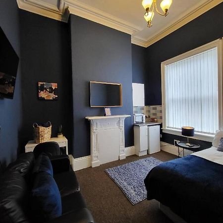 Large Digbeth Double Room Shared Bathroom 버밍엄 외부 사진