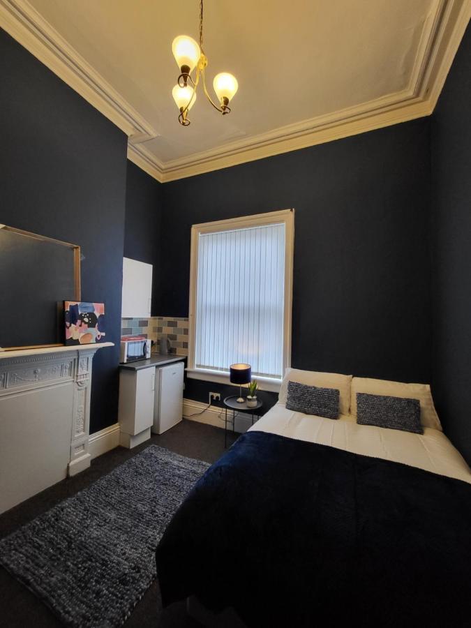 Large Digbeth Double Room Shared Bathroom 버밍엄 외부 사진
