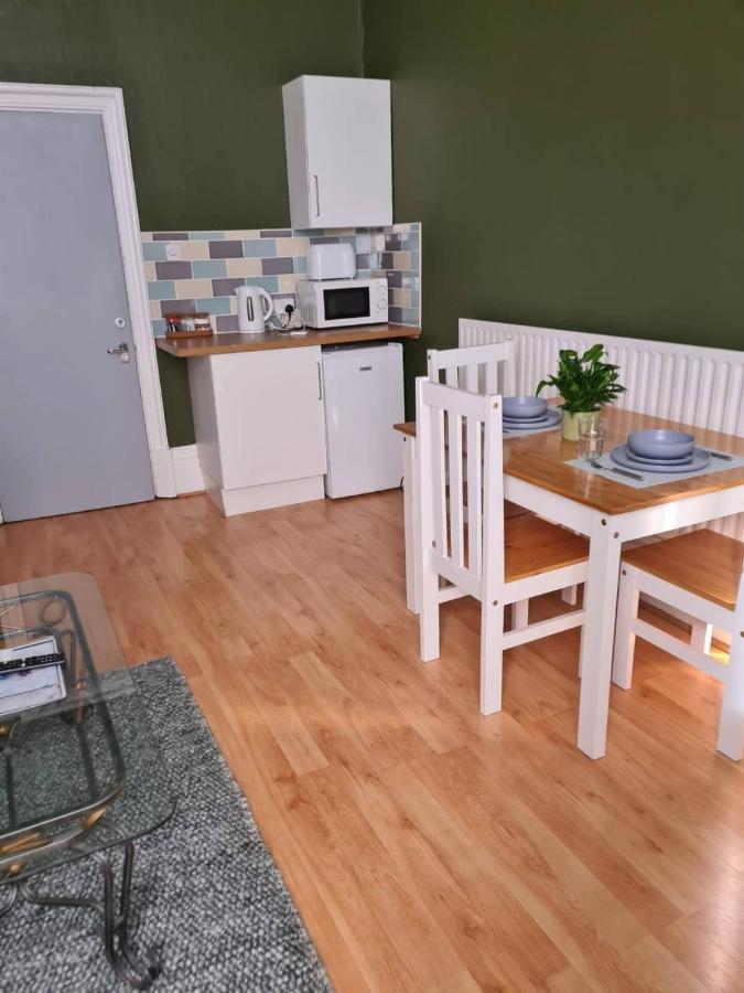 Large Digbeth Double Room Shared Bathroom 버밍엄 외부 사진