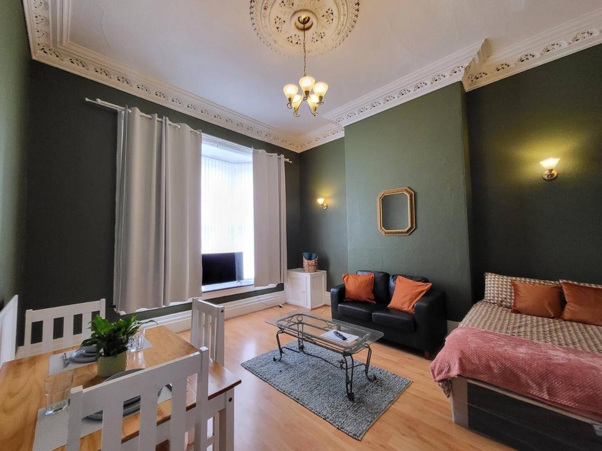 Large Digbeth Double Room Shared Bathroom 버밍엄 외부 사진